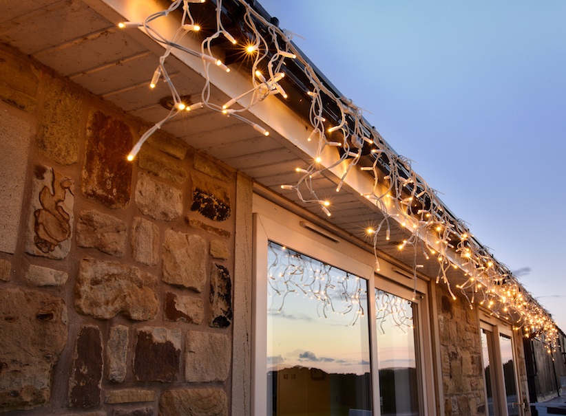 LED Icicle Lights – Warm White Twinkling, 3 m Image 3