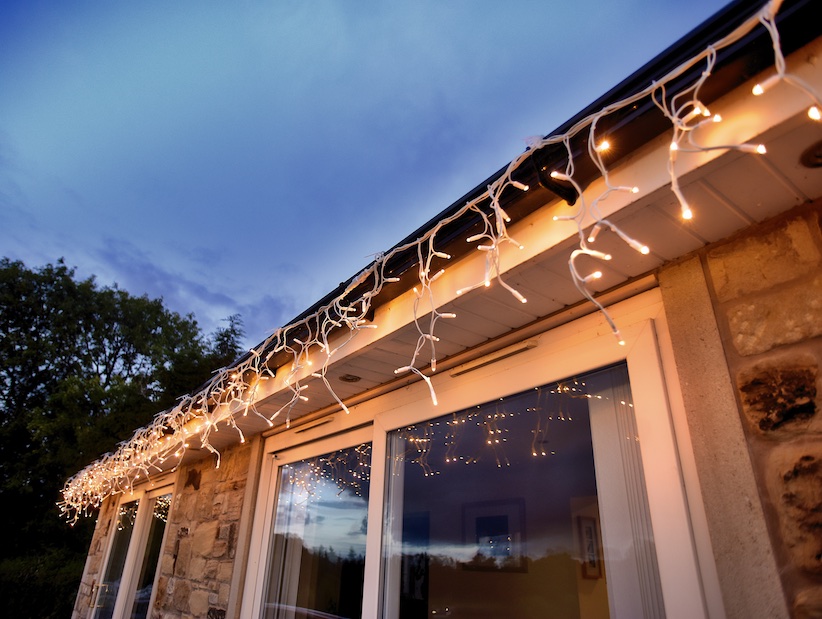 LED Icicle Lights – Warm White Twinkling, 3 m Image 4
