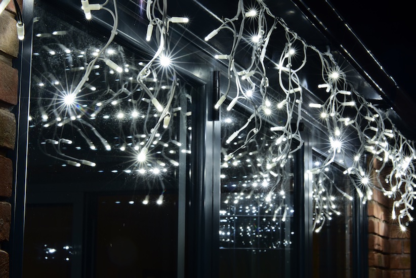 LED Icicle Light Ice White Twinkling 3m Image 2